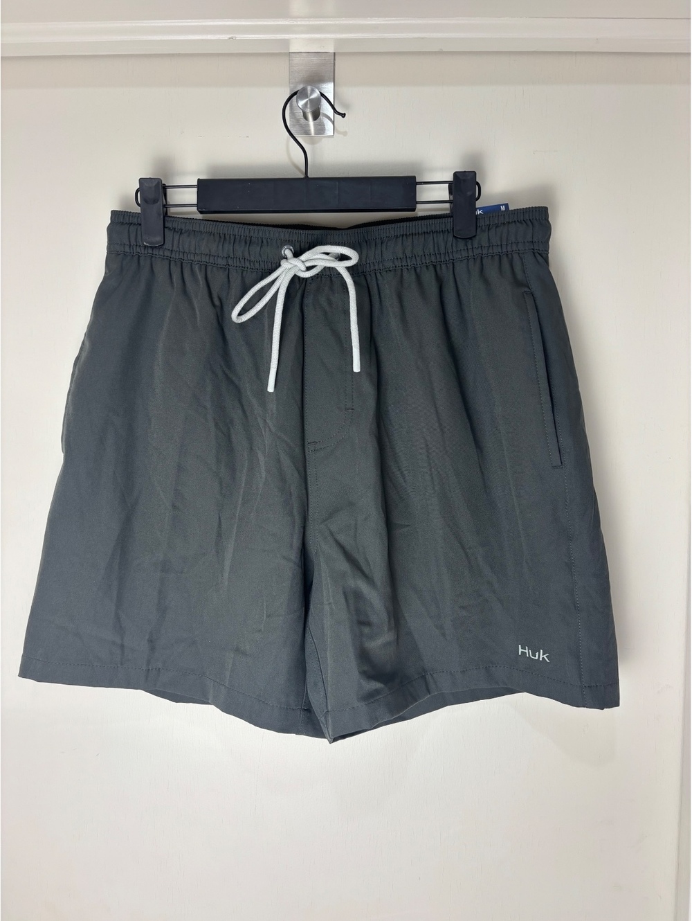 Huk Pursuit Volley Men’s M 5.5” Fishing Swim Shorts Gray NWT